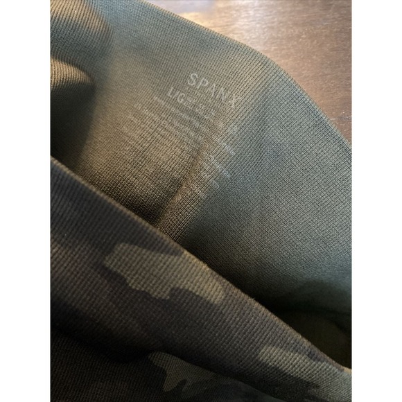 NEW Women’s Spanx leggings Look at Me Now Green Camo Seamless High Rise Large - Picture 4 of 7